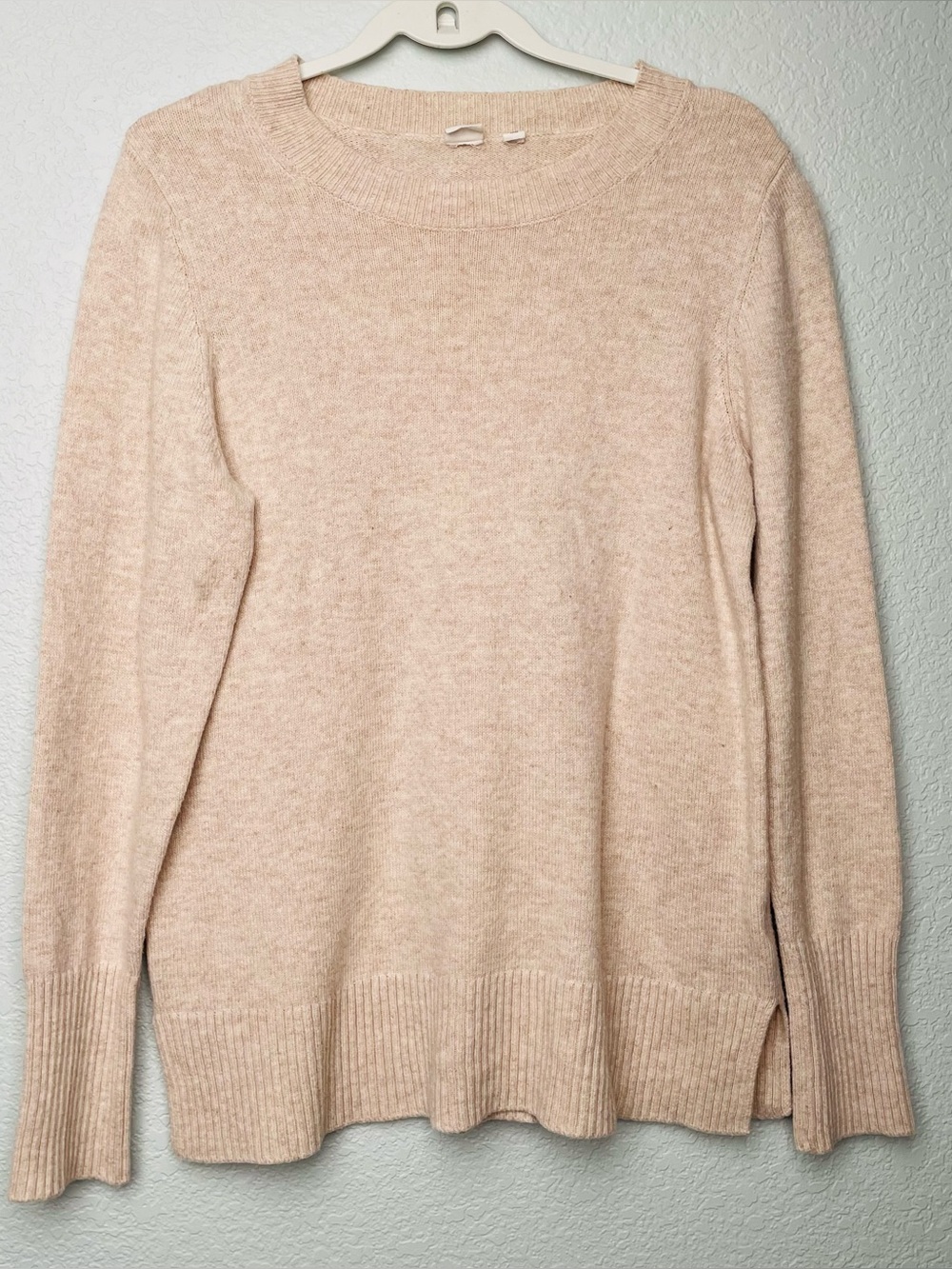GAP Oatmeal Cream Beige Crewneck Merino Wool Blend Side Slit Cozy Knit Sweater M